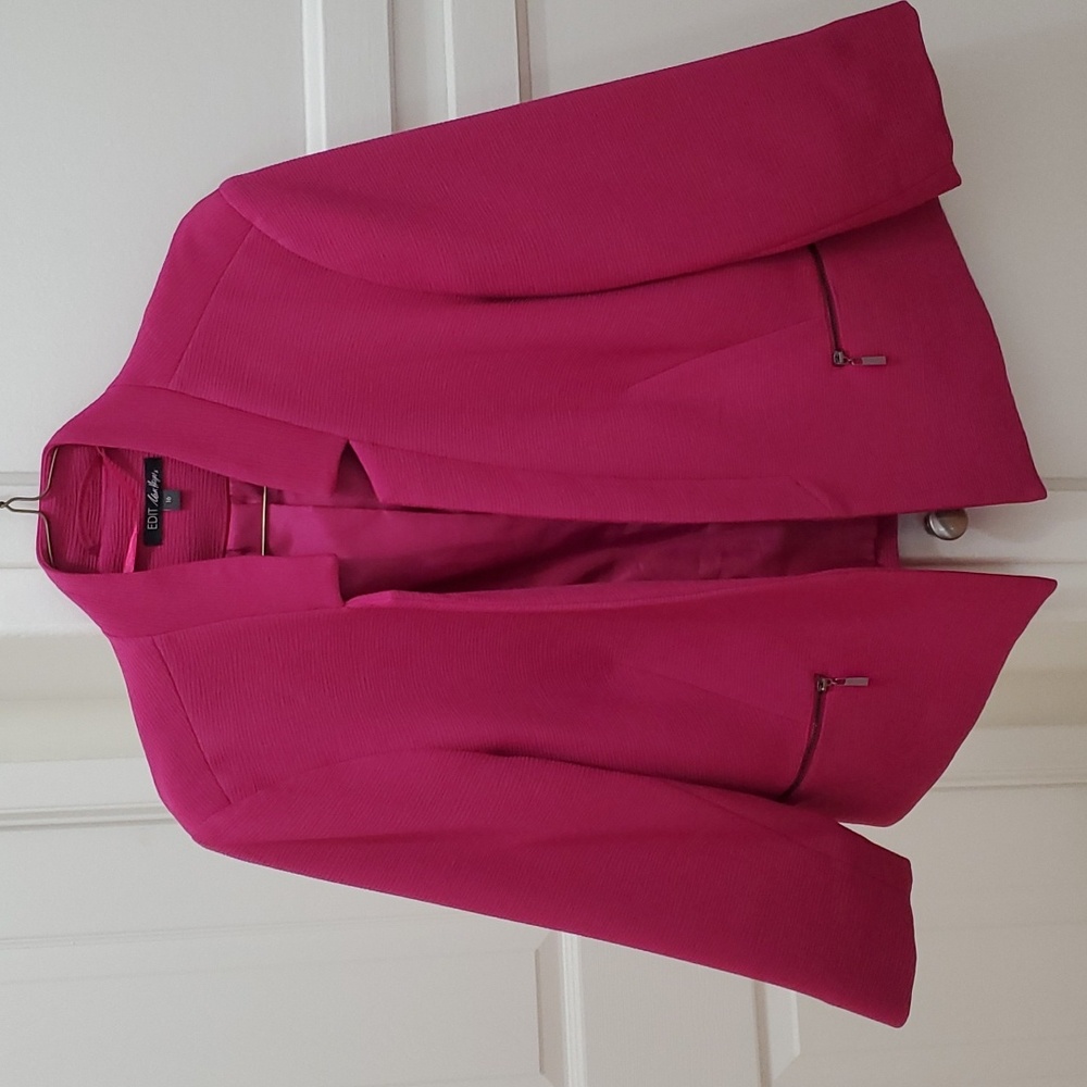 Fuchsia coat with zipper pockets